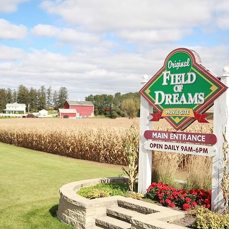 Field Of Dreams House Apartment Dyersville Exterior photo