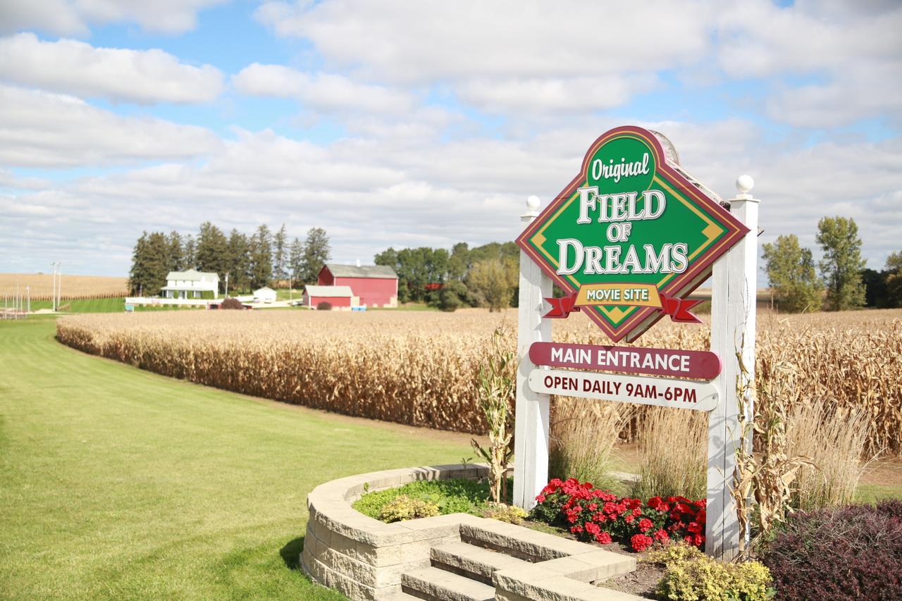 Field Of Dreams House Apartment Dyersville Exterior photo